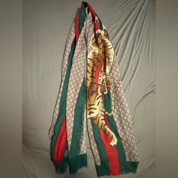 Gucci Scarf - Picture 15 of 17